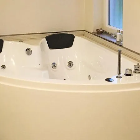 Sleeps 8 Pool Wifi بيت للعطل