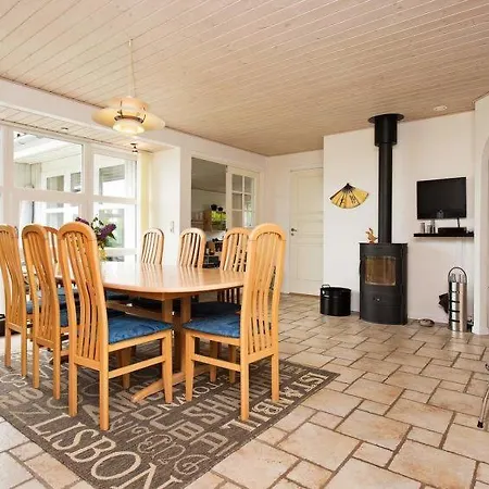 بيت للعطل Sleeps 8 Pool Wifi Skælskør