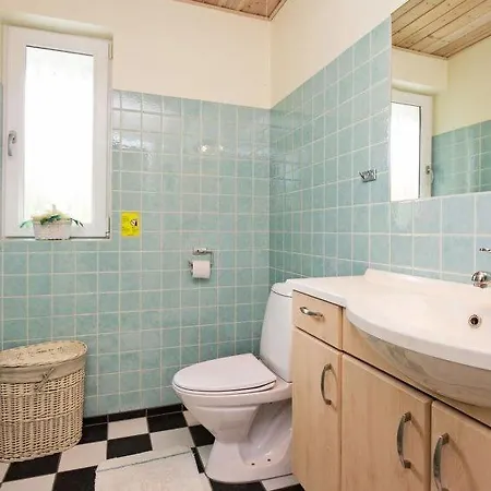 بيت للعطل Sleeps 8 Pool Wifi Skælskør