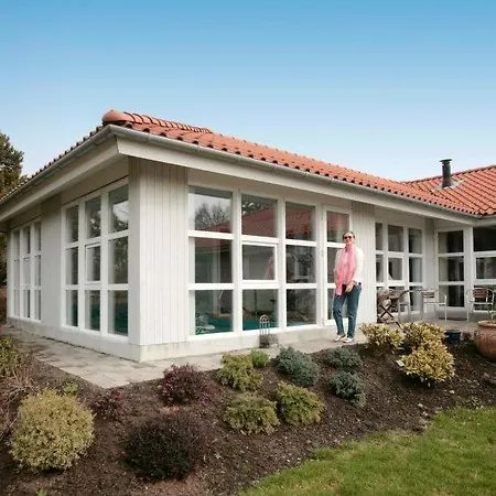 بيت للعطل Sleeps 8 Pool Wifi Skælskør