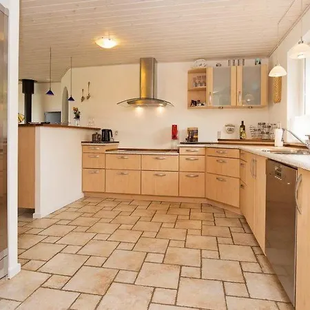 بيت للعطل Sleeps 8 Pool Wifi Skælskør