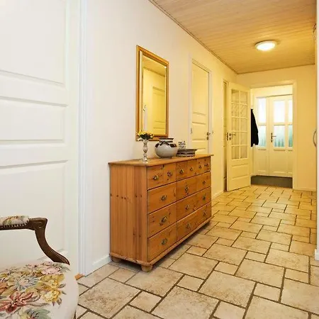 بيت للعطل Sleeps 8 Pool Wifi Skælskør